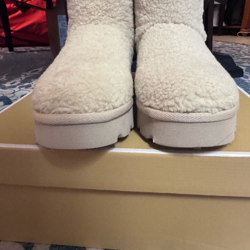 Michael Kors Off-White Shearling Boots - Picture 11 of 13